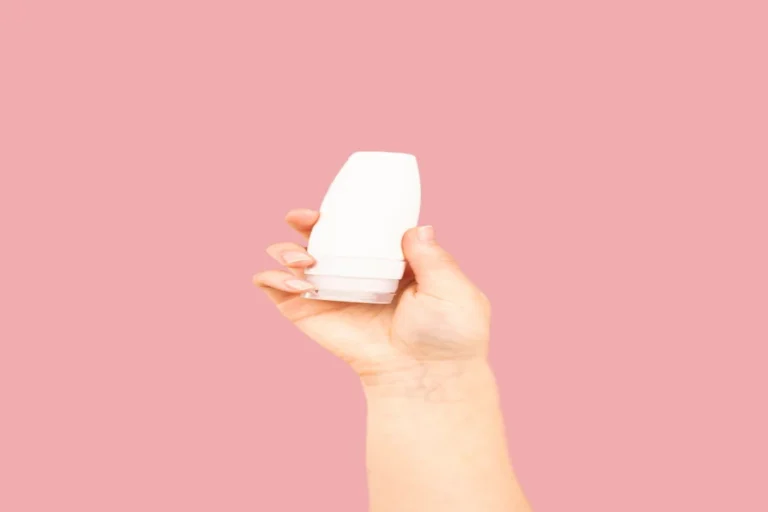 Déodorant solide : le geste beauté naturel du quotidien