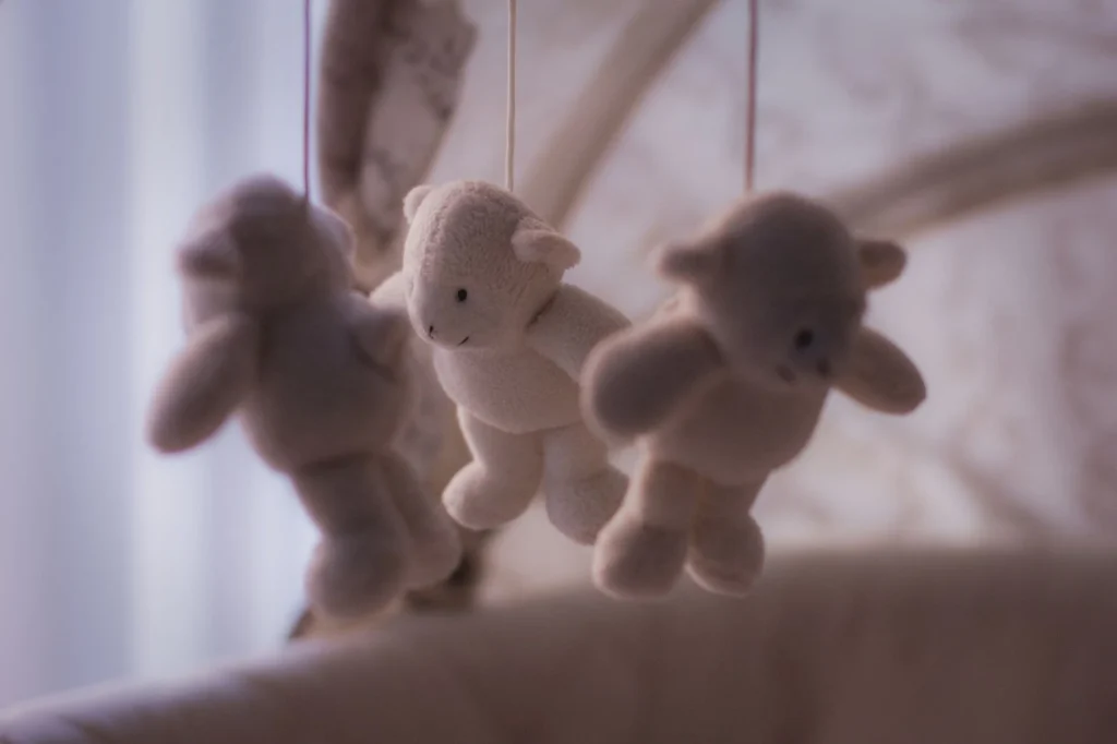 Chambre d’enfant et écrans : comment un aménagement bien pensé limite naturellement le temps passé devant la tablette