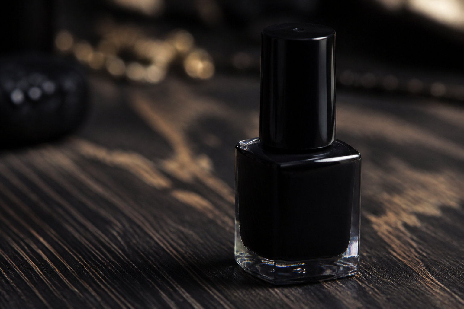 Comment appliquer son vernis noir avec précision et durabilité ?